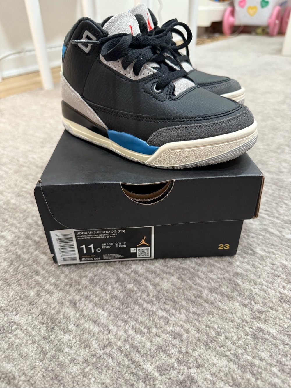 JORDAN 3 RETRO OG black/ chile red neutral grey kids size 11